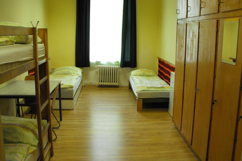 Mogyorodi Hostel Budapeşte Oda fotoğraf