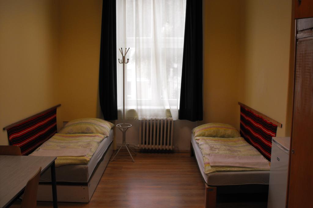 Mogyorodi Hostel Budapeşte Oda fotoğraf