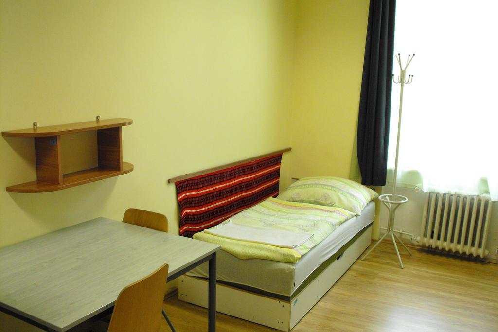 Mogyorodi Hostel Budapeşte Oda fotoğraf